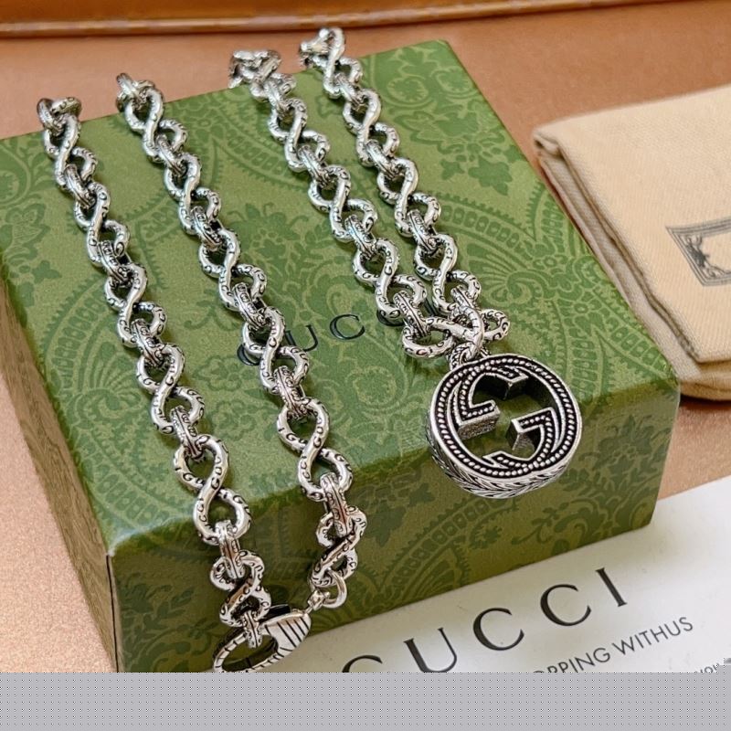 G*u*i necklaces